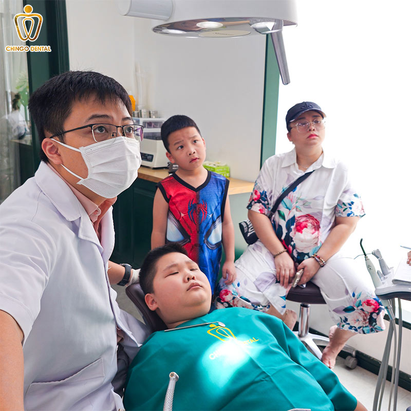 đang thay răng sữa có niềng được không