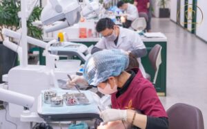 Chân răng sứ bị hôi - 5 nguyên nhân, dấu hiệu và cách khắc phục triệt để 5 chân răng sứ bị hôi